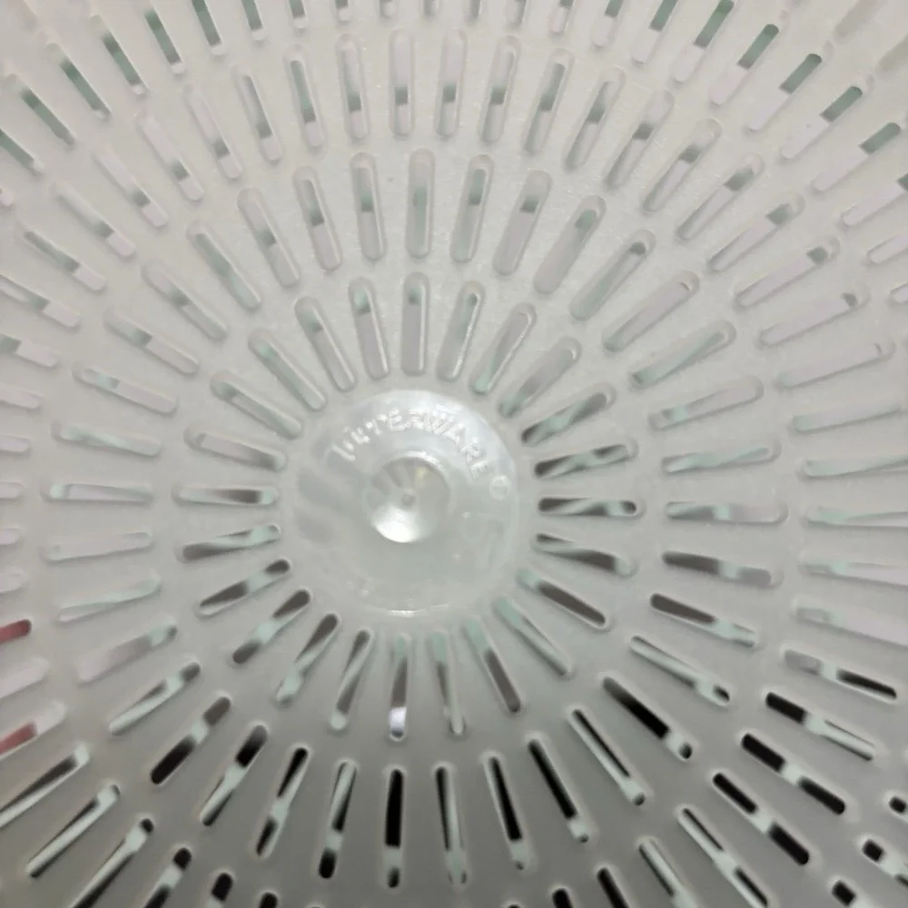 Tupperware Colander Strainer Bowl 1835 With Flow Through Seal 3 Quart Aqua